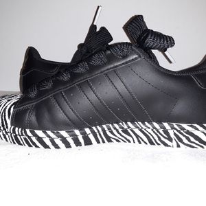 Adidas Superstar "Zebra" - size 7.5